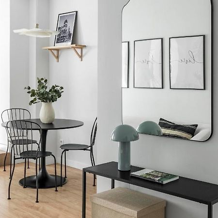 Cozy 2 Bedroom Apartment With Patio Madrid Exteriör bild