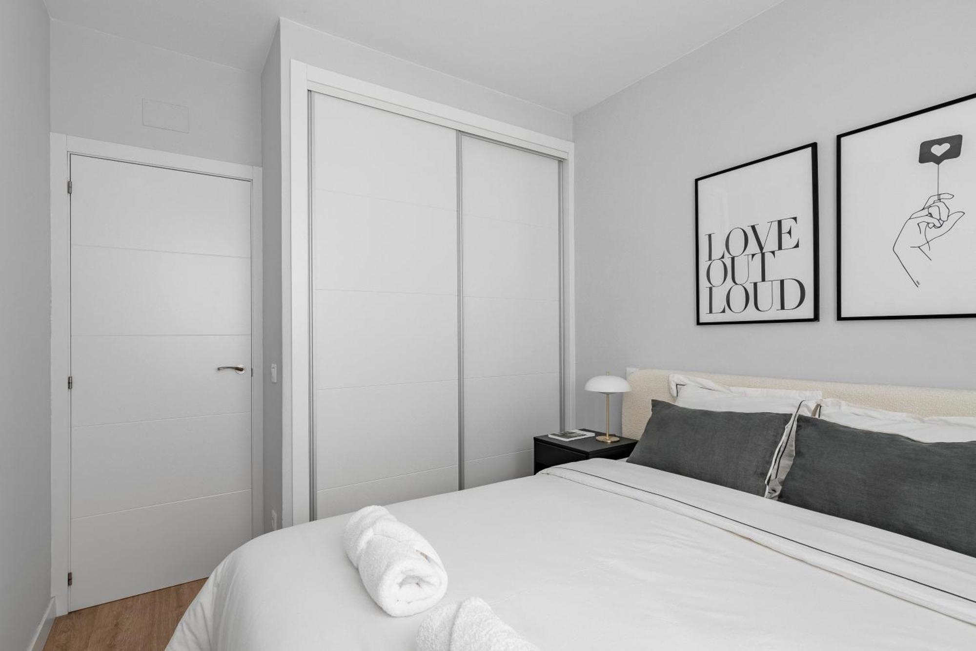 Cozy 2 Bedroom Apartment With Patio Madrid Exteriör bild